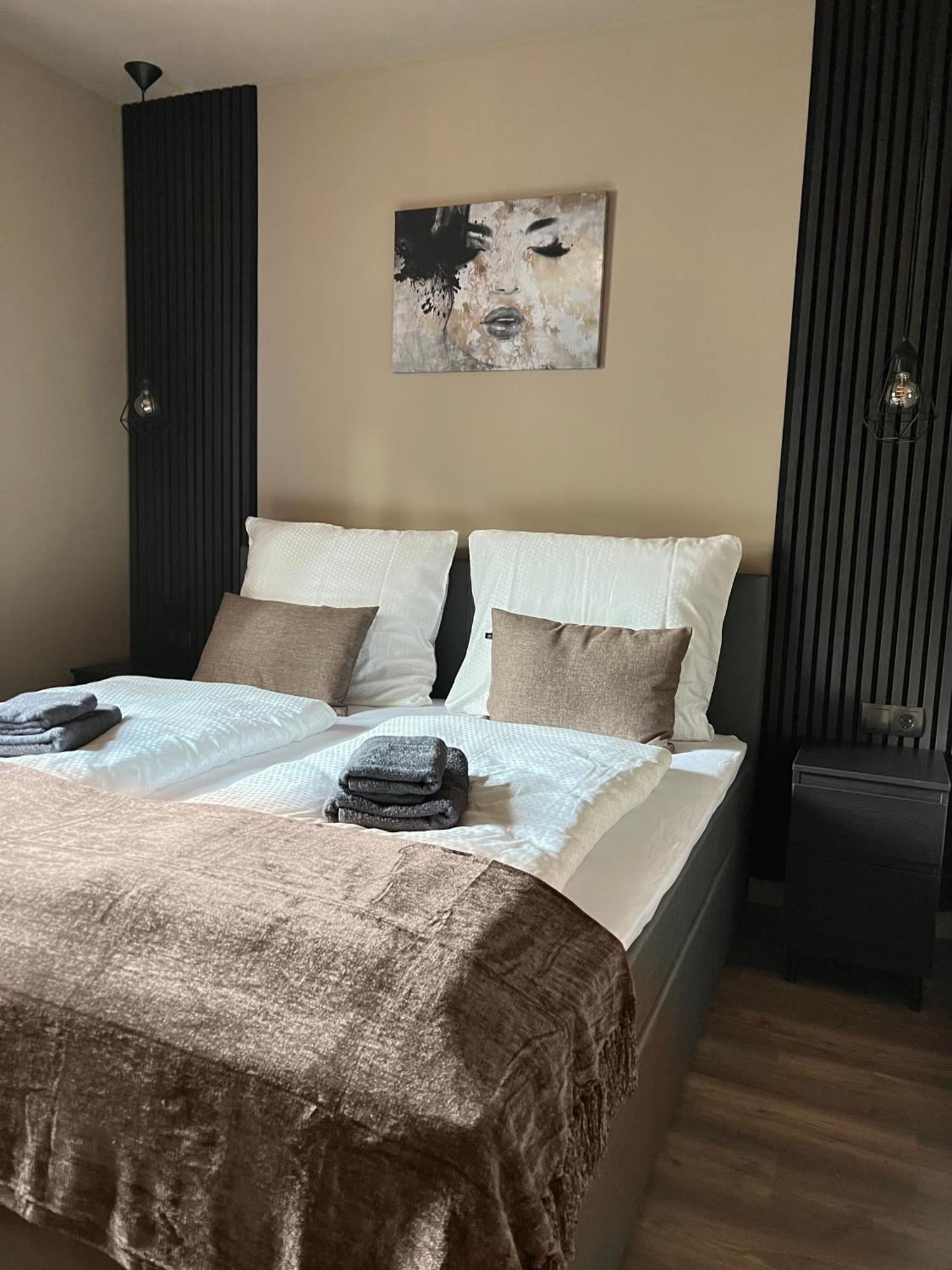 The Steakhouse - Guest Rooms 蓬高圣约翰 外观 照片